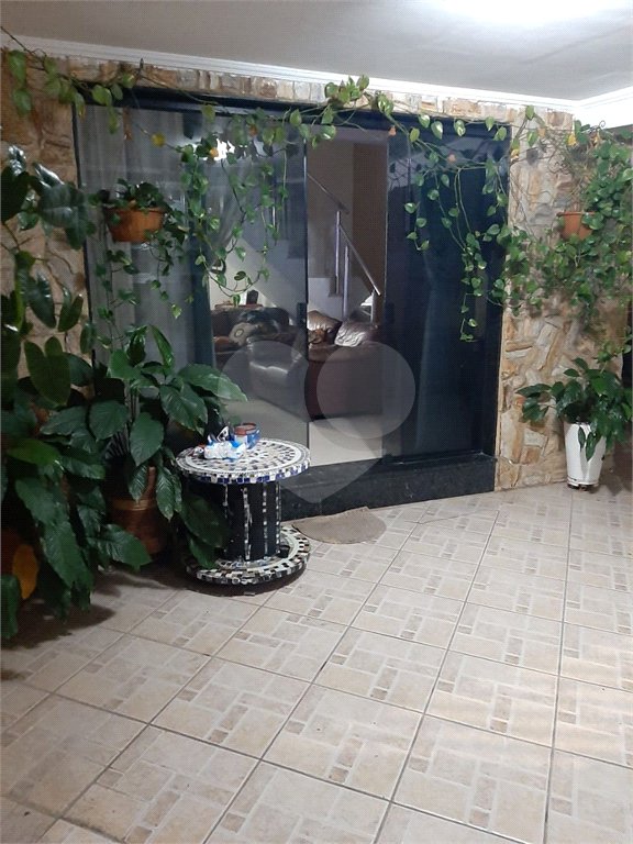 Sobrado à venda com 3 quartos, sendo 2 suítes,  em Vila Gustavo, São Paulo, SP