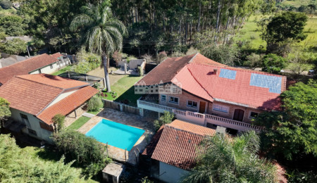 Chácara à venda com 5 quartos, sendo 4 suítes, no condomínio Estância dos Lagos, Atibaia - SP