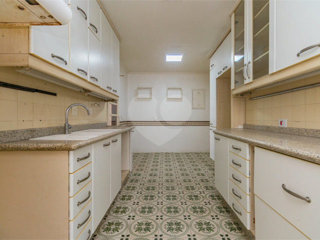 Apartamento à venda com 3 quartos, sendo 1 suíte,  em Campo Belo, São Paulo, SP