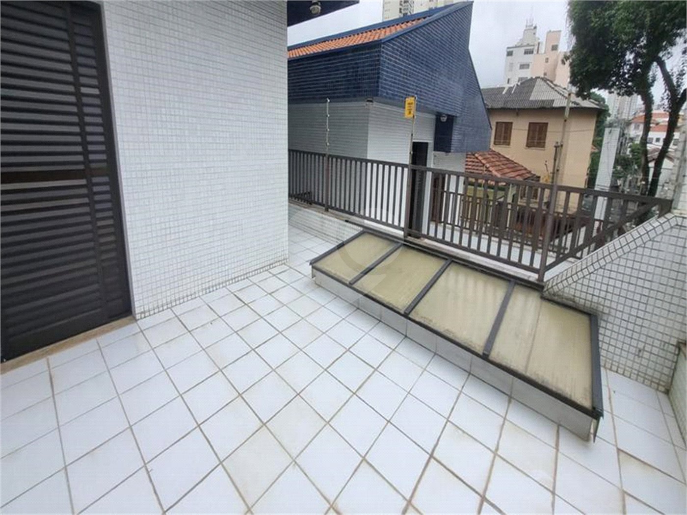 Sobrado à Venda na Aclimação - 150 m² - 2 Salas, 3 Dorms, 2 Vagas.