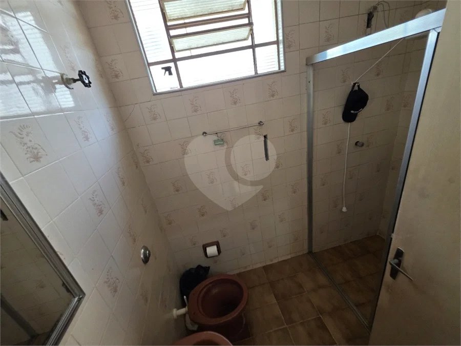 Casa térrea à venda com amplo quintal e grande potencial na Vila Nery