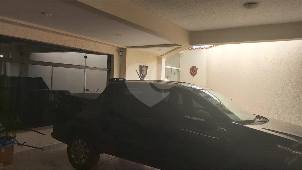 Sobrado com 224m² , 3 dormitórios , sendo 2 suítes , 3 vagas de garagem , 7 banheiros , à venda na Vila Scarpelli em Santo André.