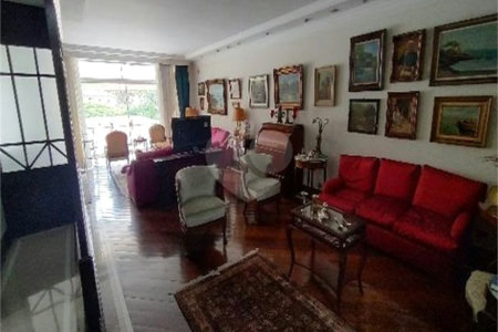 Casa à venda com 4 quartos, sendo 2 suítes,  em Pacaembu, São Paulo, SP