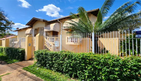 Sobrado à venda ou para alugar com 5 quartos, sendo 1 suíte,  em Vila Harmonia, Araraquara, SP