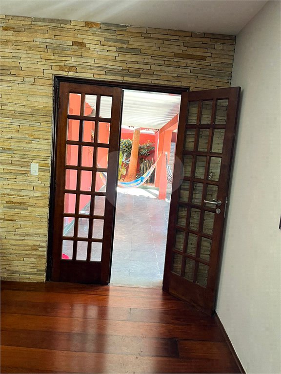 Casa Térrea à venda com 5 quartos, sendo 3 suítes,  em Vila Oliveira, Mogi das Cruzes, SP