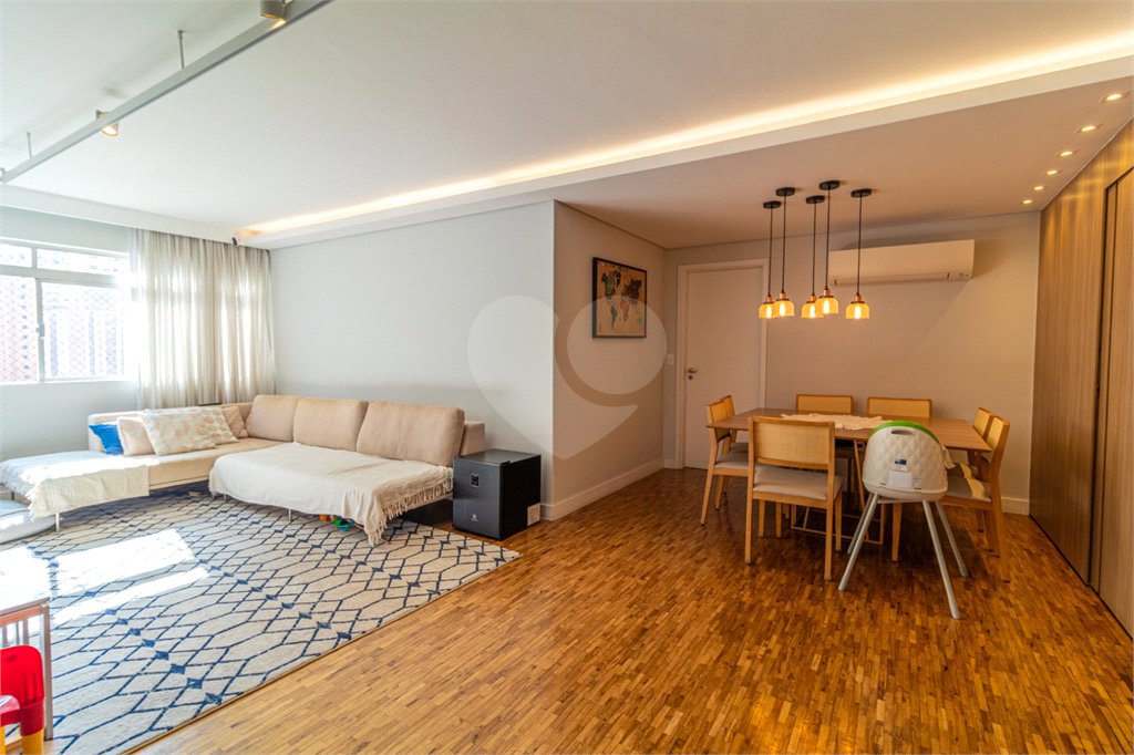 Apartamento à venda com 3 quartos, sendo 1 suíte, em Moema, São Paulo, SP