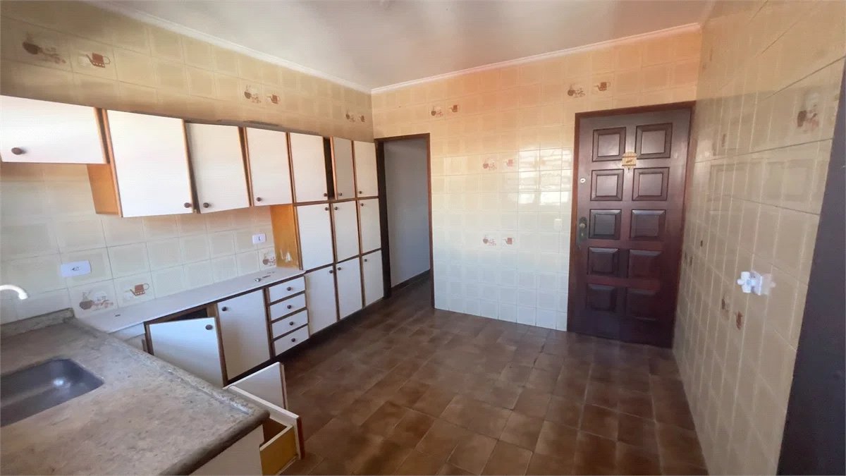 Sobrado à venda com 4 quartos, sendo 1 suíte, em Jardim Ester Yolanda, São Paulo, SP