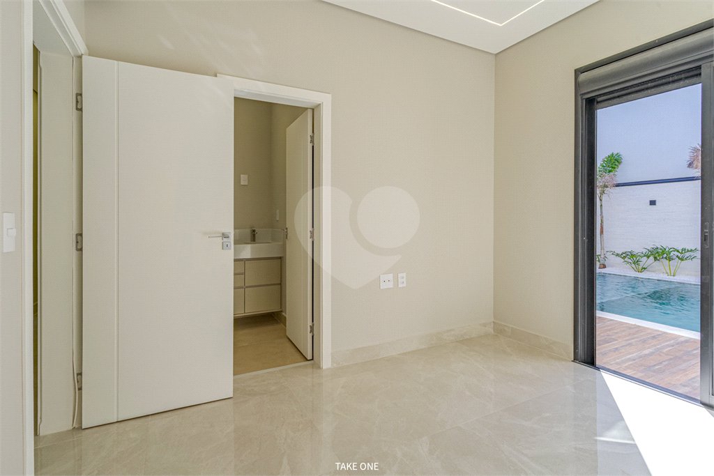 Casa à venda com 3 quartos, sendo 1 suíte, no condomínio Residencial London Park, Indaiatuba - SP