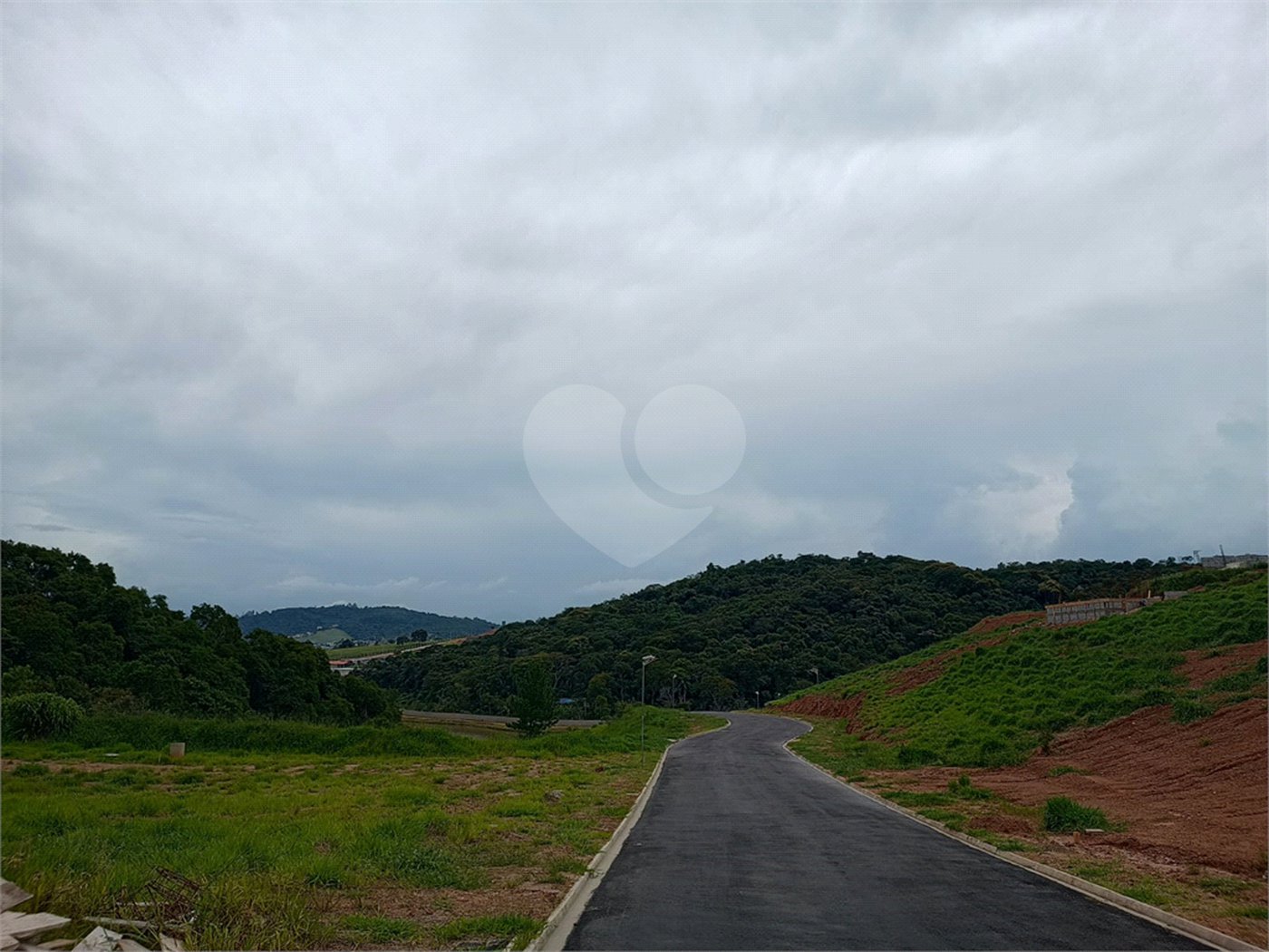 Terreno à venda no condomínio Portal Lamis, Bom Jesus dos Perdões - SP