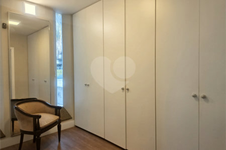 Sobrado à venda com 4 quartos, sendo 2 suítes,  em Jardim Marajoara, São Paulo, SP