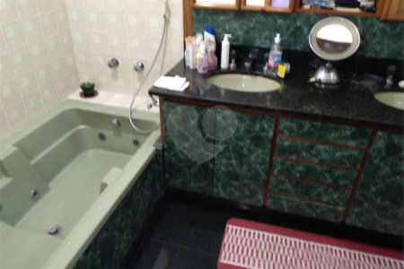 Sobrado à venda com 3 quartos, sendo 2 suítes,  em Brooklin Velho, São Paulo, SP