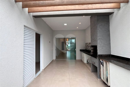 Casa à venda com 2 quartos, sendo 1 suíte, no condomínio Terras de São Francisco, Sorocaba - SP
