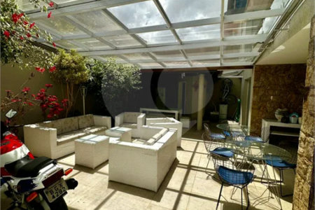Casa de Alto Padrão à Venda no Parque dos Pássaros – 350 m²