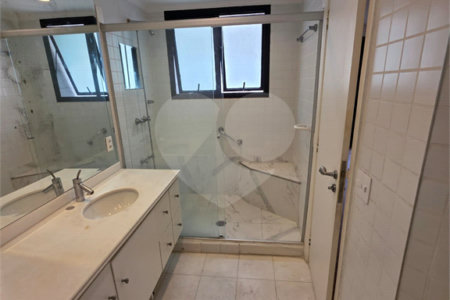 Apartamento à venda com 3 suítes em Vila Uberabinha, São Paulo, SP