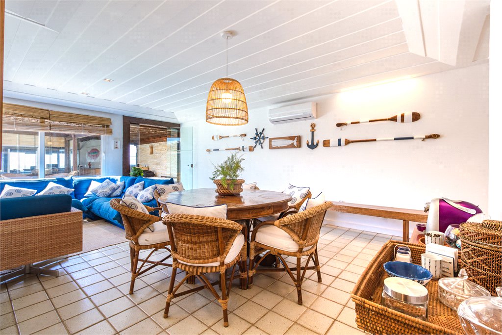 Casa em condomínio à venda com 6 quartos, sendo 5 suítes,  em Praia Rasa, Armação dos Búzios, RJ