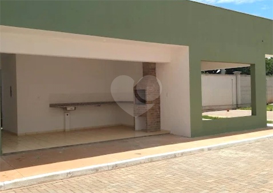 Apartamento à venda com 2 quartos no Centro-sul, Várzea Grande, MT