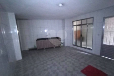 Sobrado à venda com 3 quartos em Sítio Pinheirinho, São Paulo, SP