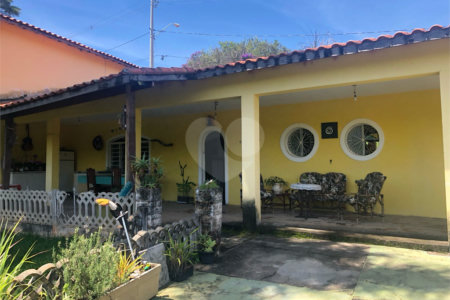 Chácara à venda com 4 quartos, sendo 2 suítes, em Vivenda, Jundiaí, SP
