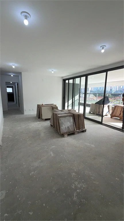 Apartamento à venda com 4 suítes em Vila Cordeiro, São Paulo, SP