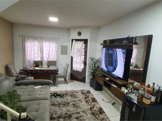 Casa à venda com 3 quartos, sendo 1 suíte,  no condomínio Primavera, São Paulo - SP