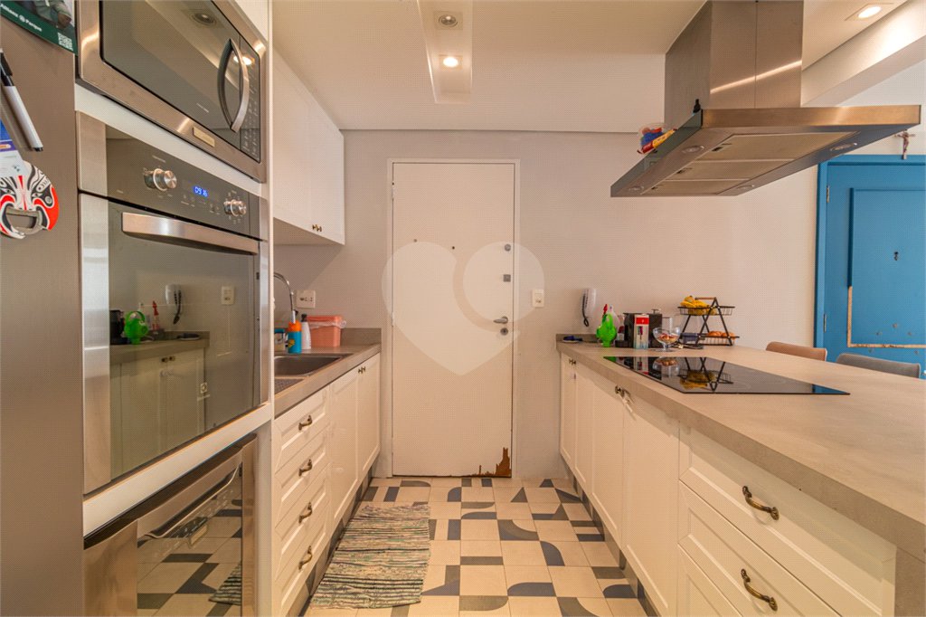 Apartamento à venda com 3 quartos, sendo 1 suíte, em Moema, São Paulo, SP