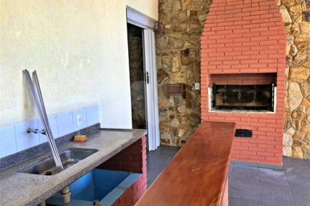 Casa à venda com 4 quartos, sendo 2 suítes, no condomínio Estância Marambaia, Vinhedo - SP
