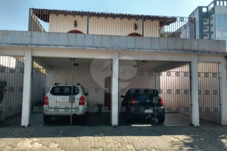 Sobrado à venda com 4 quartos, sendo 1 suíte, em Vila Vitório Mazzei, São Paulo, SP