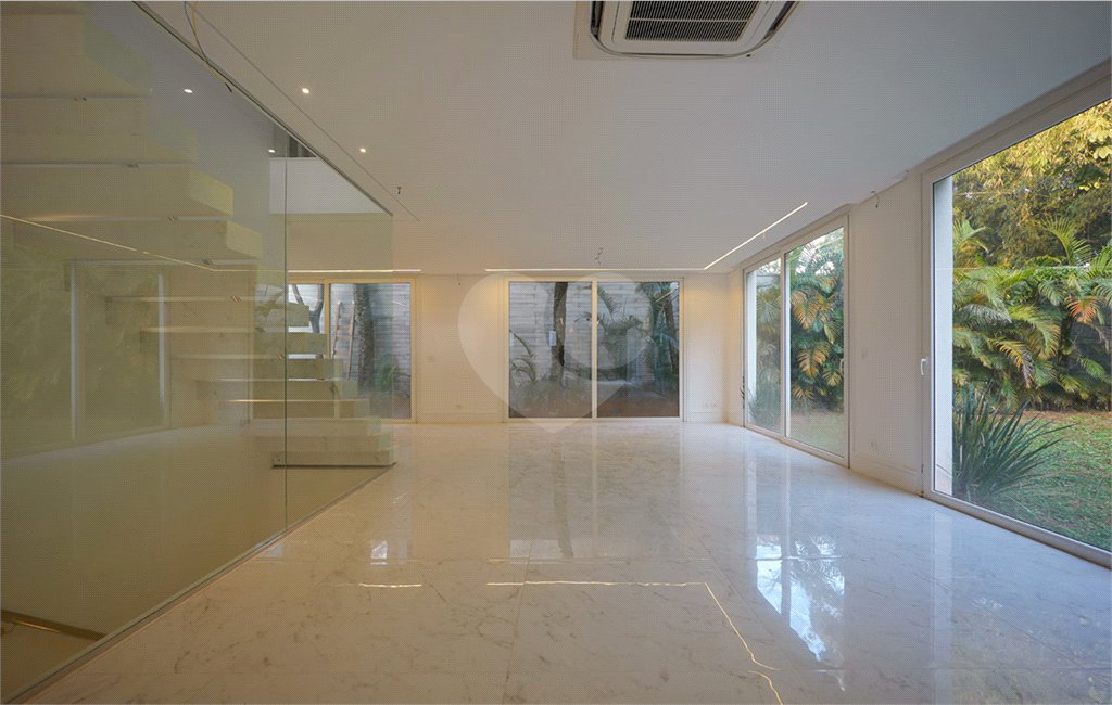 Casa para alugar com 4 suítes no condomínio Hípica Garden, São Paulo - SP