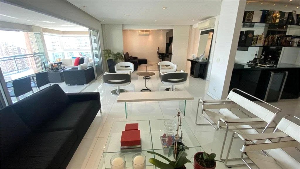 Apartamento à venda com 3 suítes em Vila Romana, São Paulo, SP