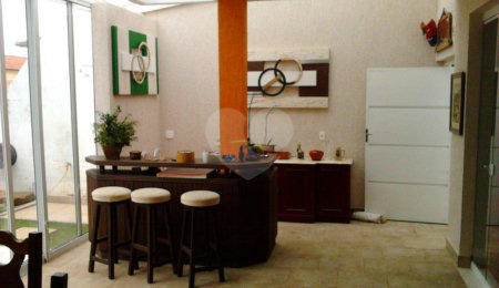 Sobrado à venda com 4 quartos, sendo 1 suíte,  em Alto da Boa Vista, São Paulo, SP