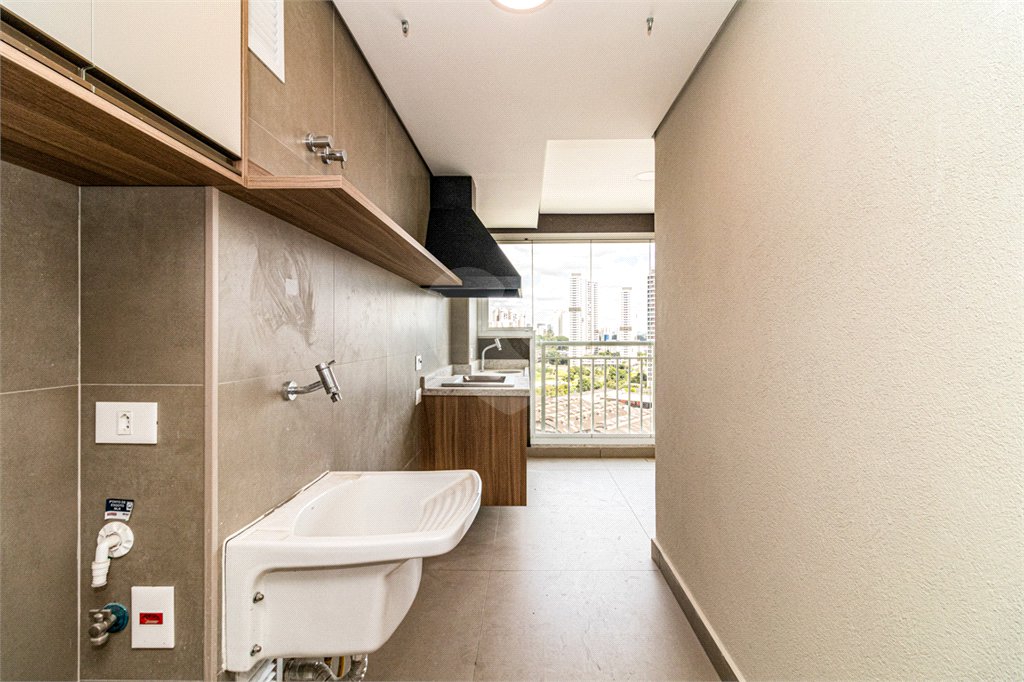 Apartamento à venda com 3 quartos, sendo 1 suíte,  em Vila Anastácio, São Paulo, SP