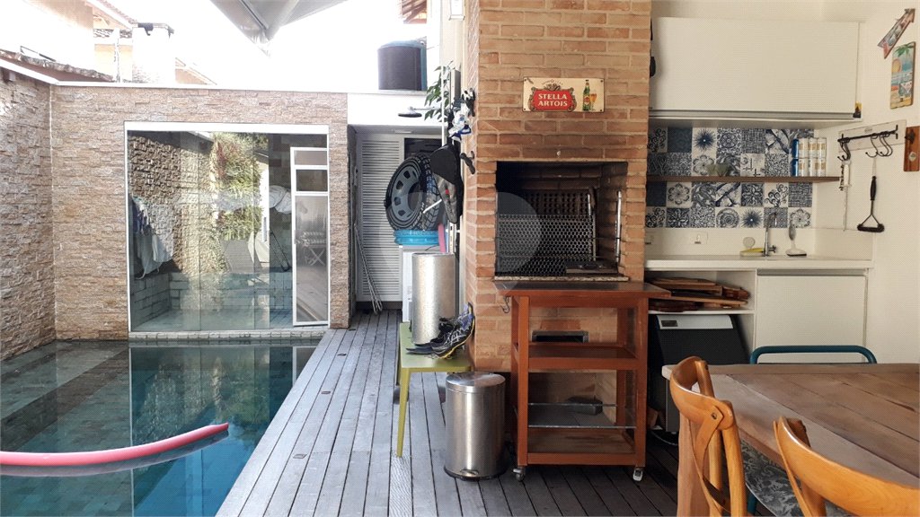 Casa à venda com 4 quartos, sendo 3 suítes, no condomínio Residencial Vila Esmeralda, São Sebastião - SP