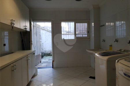 Sobrado à venda com 4 quartos, sendo 2 suítes, em Jardim Marajoara, São Paulo, SP