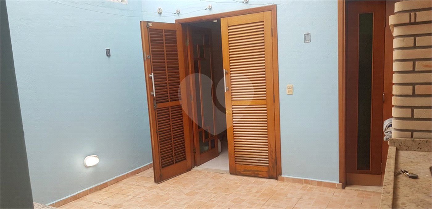 Sobrado à venda com 4 quartos, sendo 2 suítes, em Vila Hamburguesa, São Paulo, SP