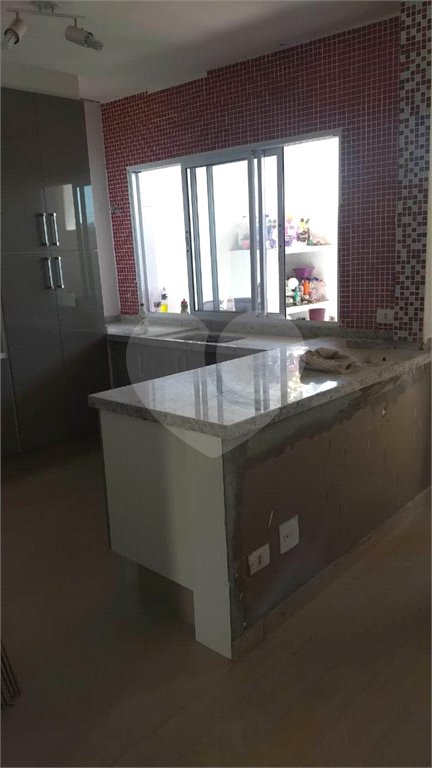 Casa à venda com 3 quartos, sendo 1 suíte,  no condomínio Village St. Louis, São Paulo - SP