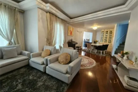 Casa à venda com 3 quartos, sendo 2 suítes, no condomínio Vila Borghese, São Paulo - SP