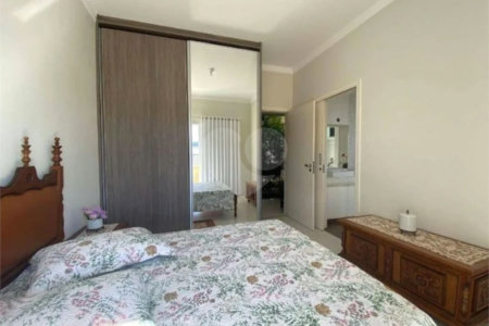 Casa à venda com 4 suítes no condomínio Ipê Velho, Vinhedo - SP