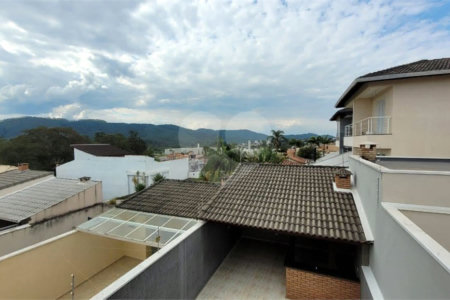 Sobrado à venda com 2 quartos, sendo 1 suíte,  em Vila Suissa, Mogi das Cruzes, SP