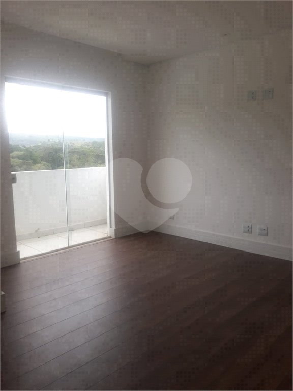 Sobrado à venda com 3 quartos, sendo 1 suíte, em Jardim Vitória, Mairinque, SP
