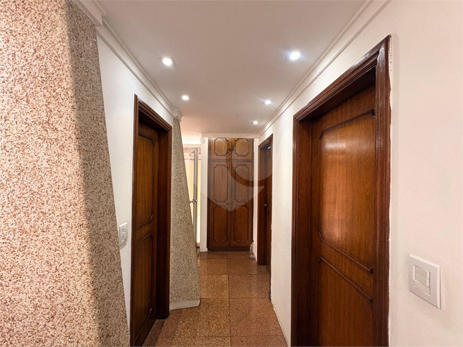Sobrado à venda com 4 quartos, sendo 3 suítes,  em Jardim São Bento, São Paulo, SP