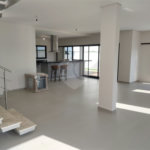 Casa à venda com 3 suítes no condomínio Santa Isabel I, Louveira - SP