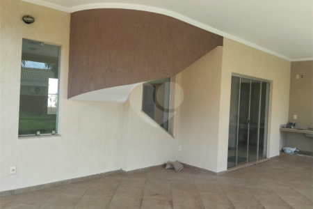 Sobrado à venda com 4 quartos, sendo 3 suítes, em Altos do Jaraguá, Araraquara, SP
