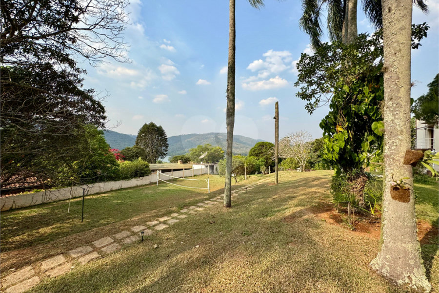 Casa à venda com 7 quartos, sendo 4 suítes, no condomínio Campos de Mairiporã Gleba 1, Mairiporã - SP