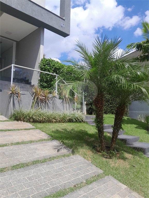 Casa à venda com 3 suítes em Moinho Velho, Cotia, SP