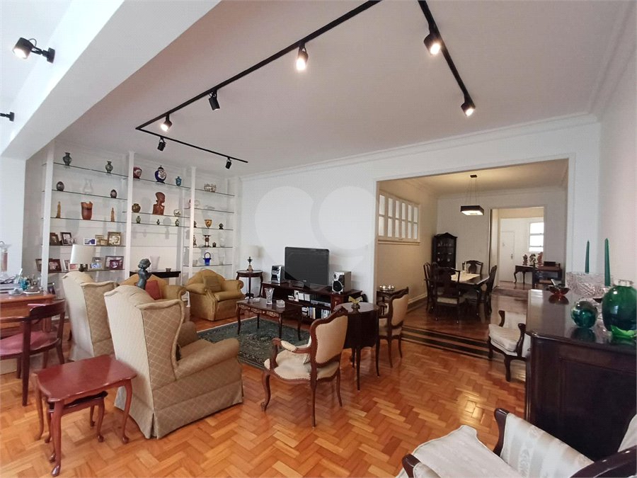 Apartamento à venda com 3 quartos, sendo 1 suíte, em Copacabana, Rio de Janeiro, RJ