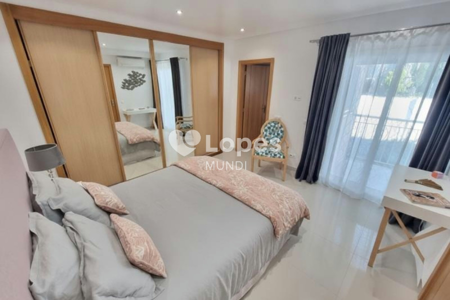Casa com 4 quartos à venda em Albufeira, Algarve, Portugal – Vista para o mar e piscina