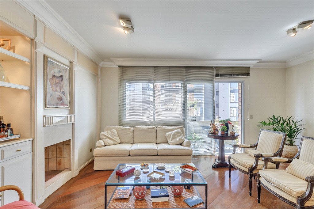 Apartamento à venda com 3 suítes em Campo Belo, São Paulo, SP
