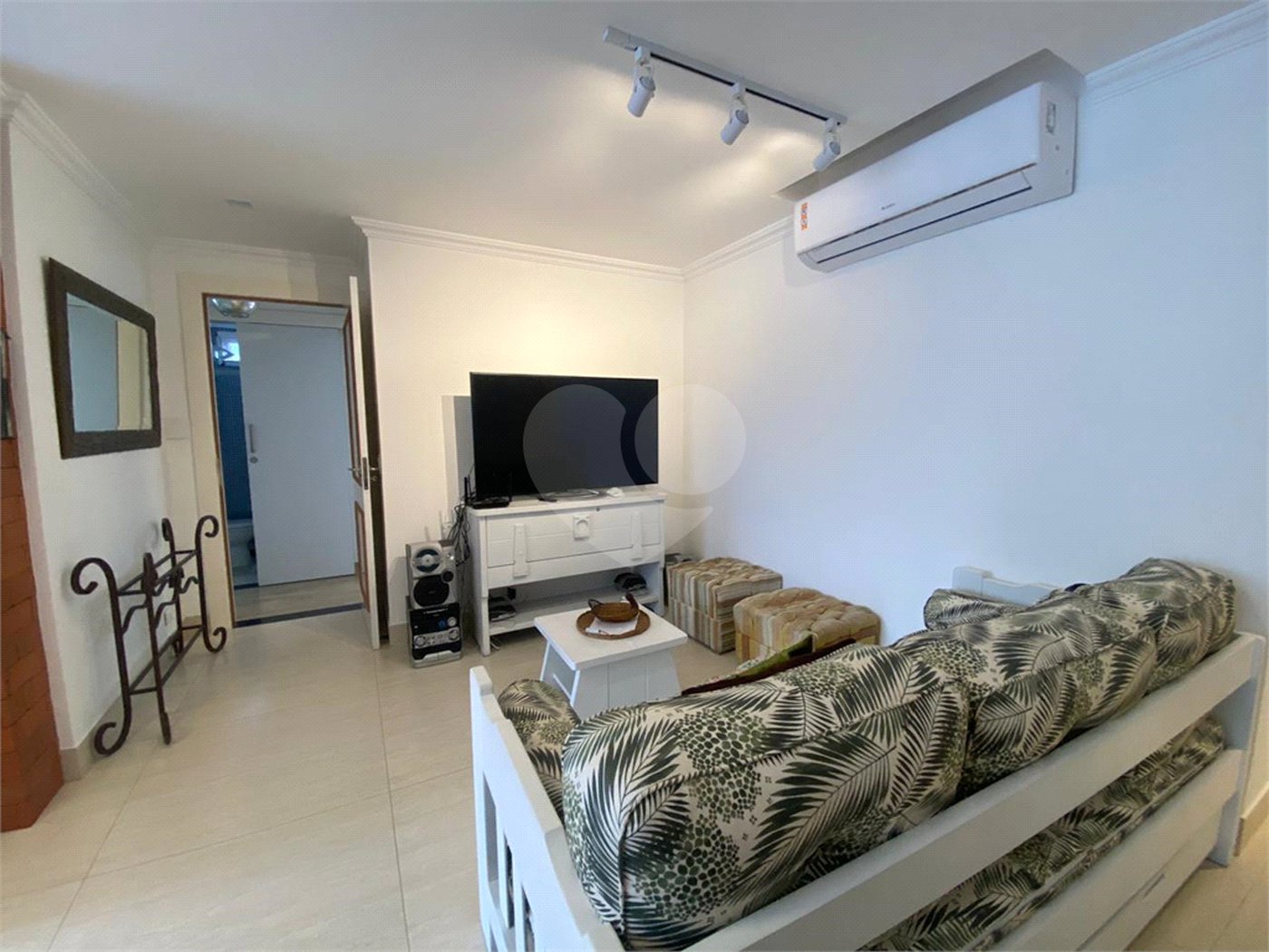 Casa em condomínio à venda com 2 quartos, sendo 1 suíte,  no Centro (mangue), Armação dos Búzios, RJ