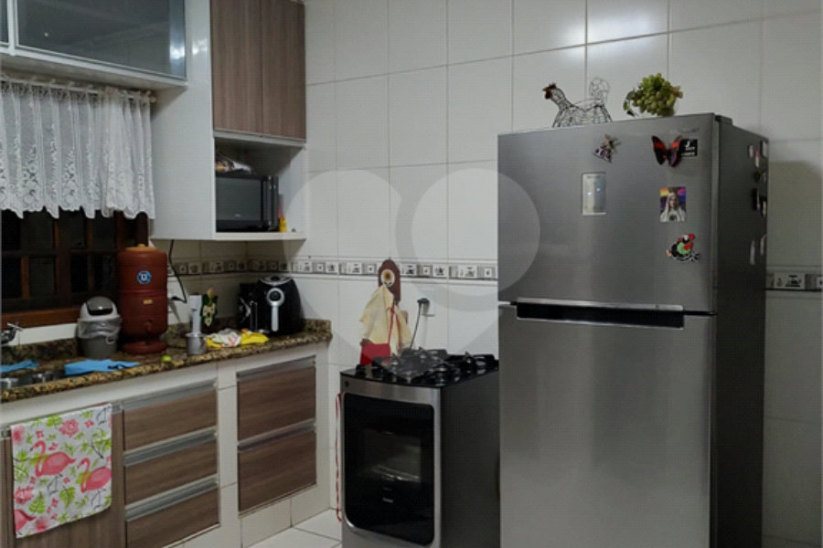 Casa à venda com 4 quartos, sendo 1 suíte, no condomínio Parque Suiça, Caieiras - SP