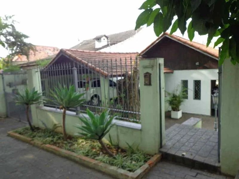 Casa à venda com 3 quartos, sendo 1 suíte, em Jardim Londrina, São Paulo, SP